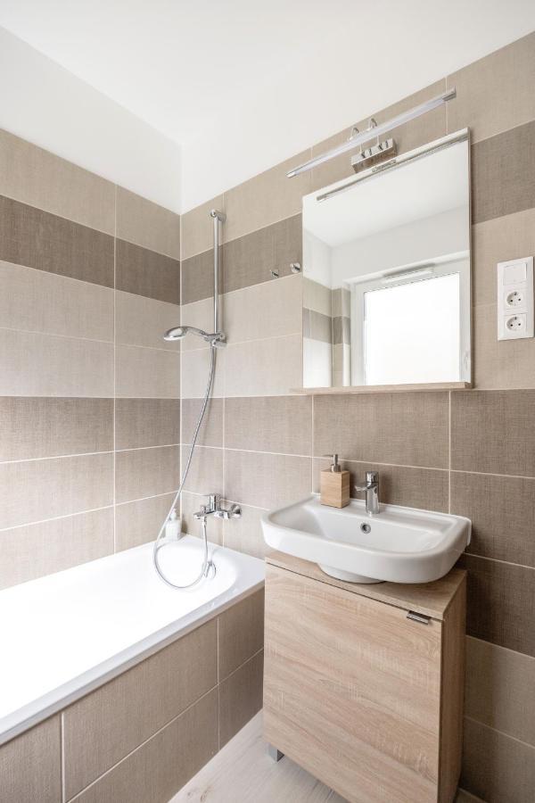 211 / 1 Bedroom / Modern Condo In City Center Budapeste Exterior foto